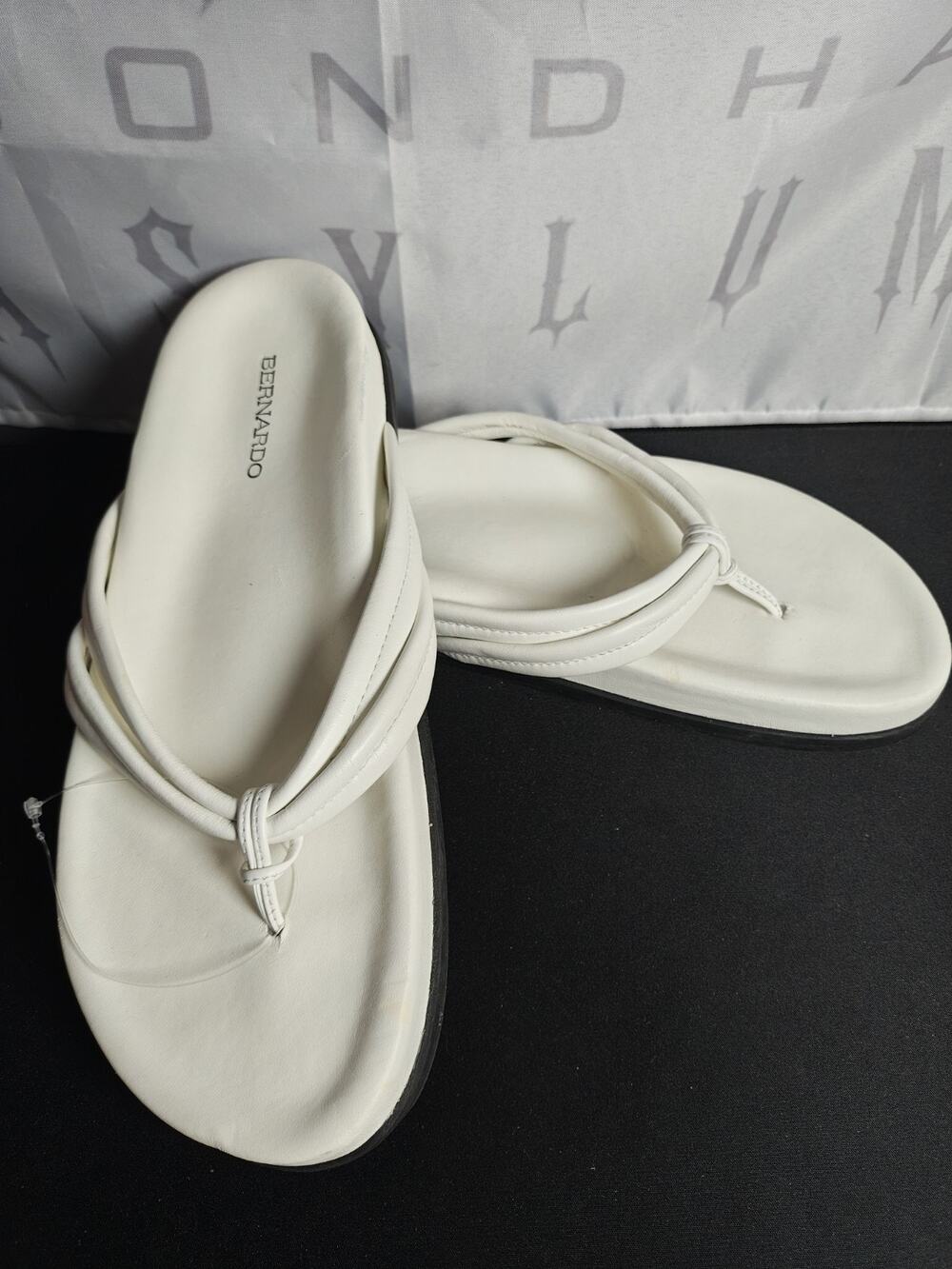 BERNARDO Women's 11 Miami Sport White Sandals $178 New W/ Blemishes